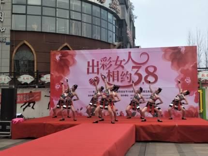 南山街道西河路社區(qū)舉辦“出彩女人相約三八節(jié)”慶祝活動(dòng)